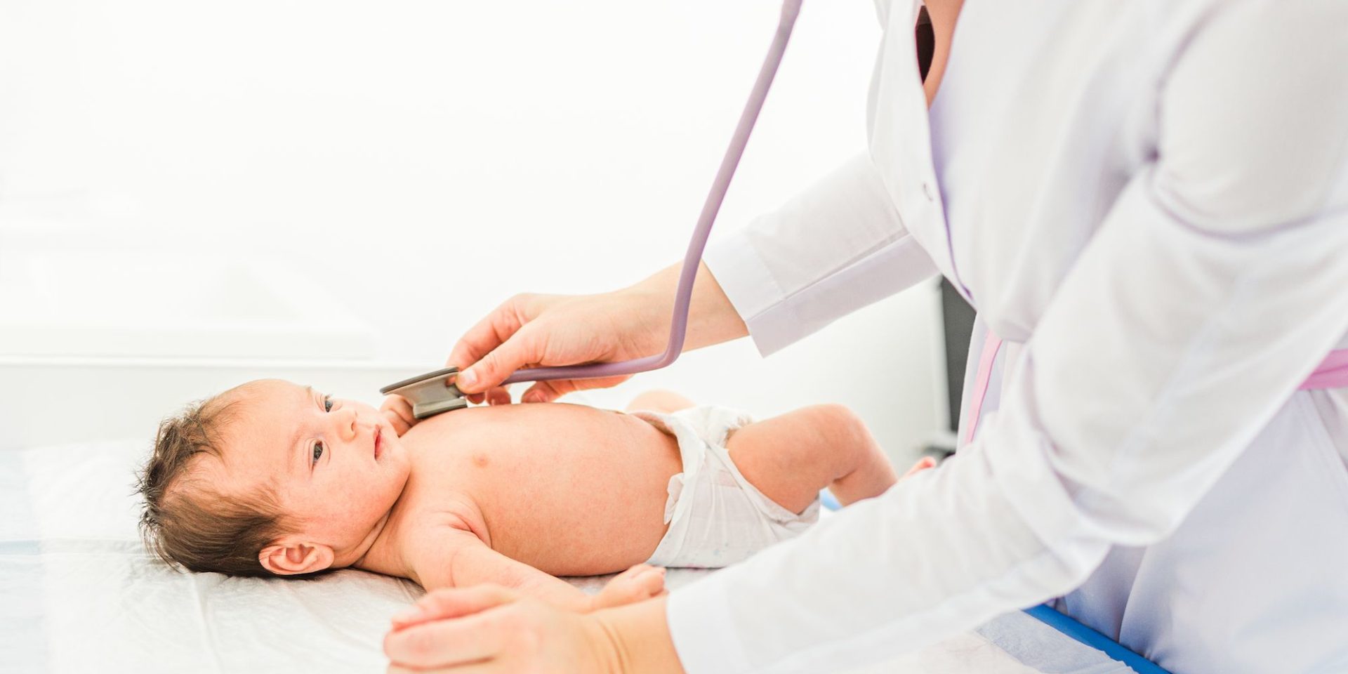 Pedijatrija je oblast medicine koja se bavi lečenjem dece od rođenja pa sve do njihovog punoletstva. Pedijatrijski pregledi se obavljaju u Euromedik zdravstvenim ustanovama na četiri lokacije.